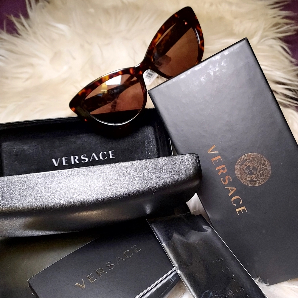 NIB Versace Cateye 54mm Sunnies, includes case, box, care cards